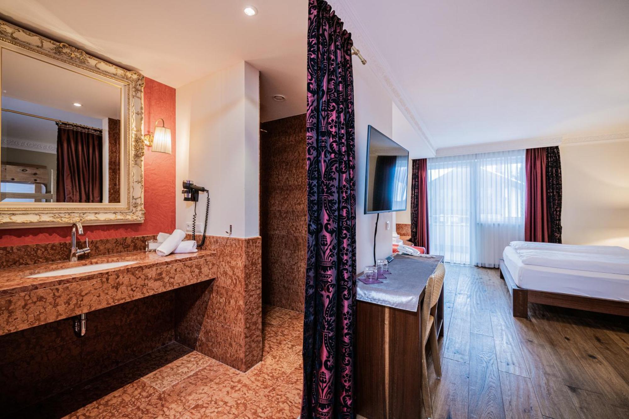 Hotel Fameli Olang Экстерьер фото