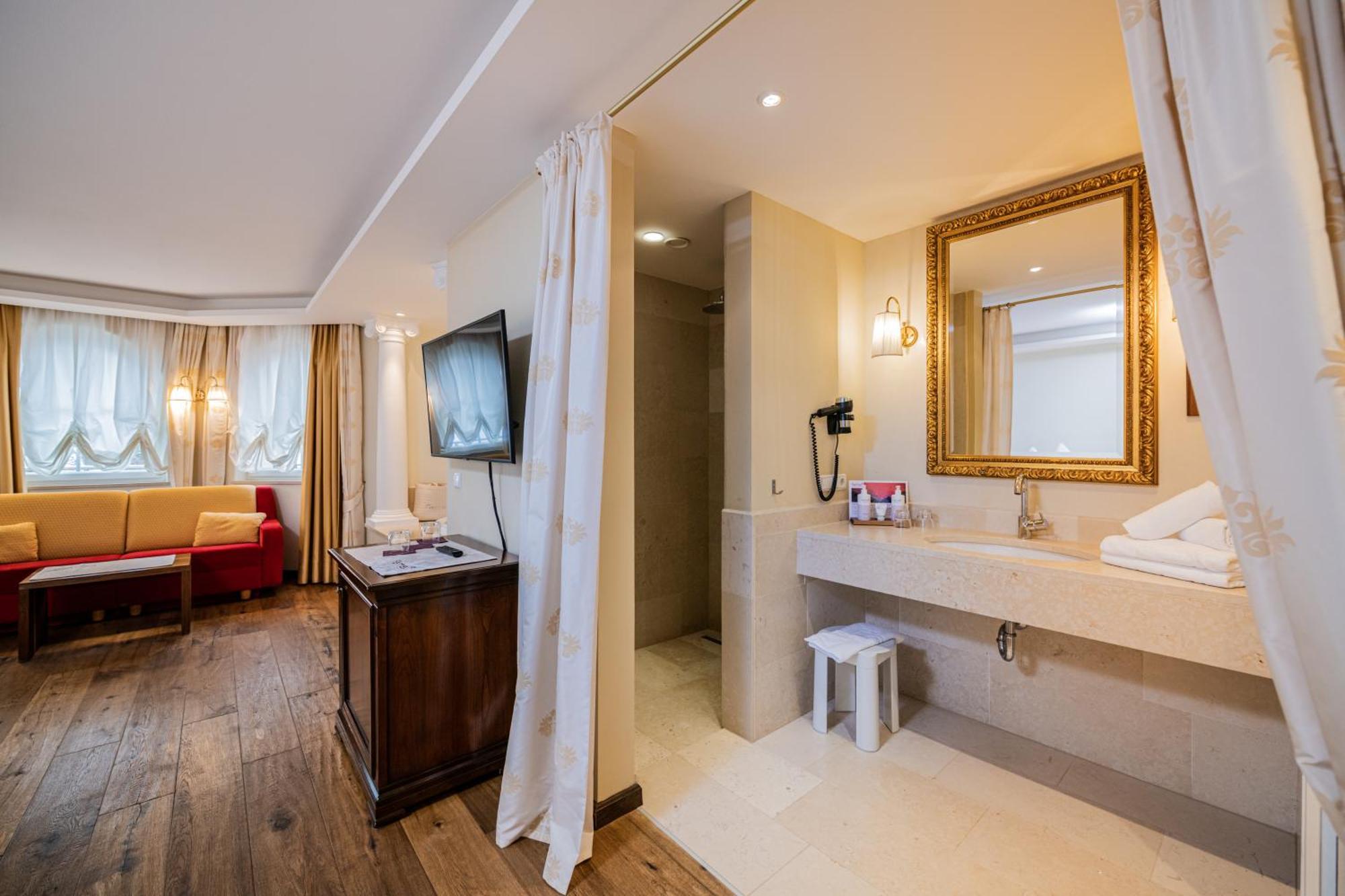Hotel Fameli Olang Номер фото
